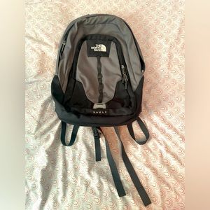 The North Face backpack Great conditions!

Great for school and very comfortable